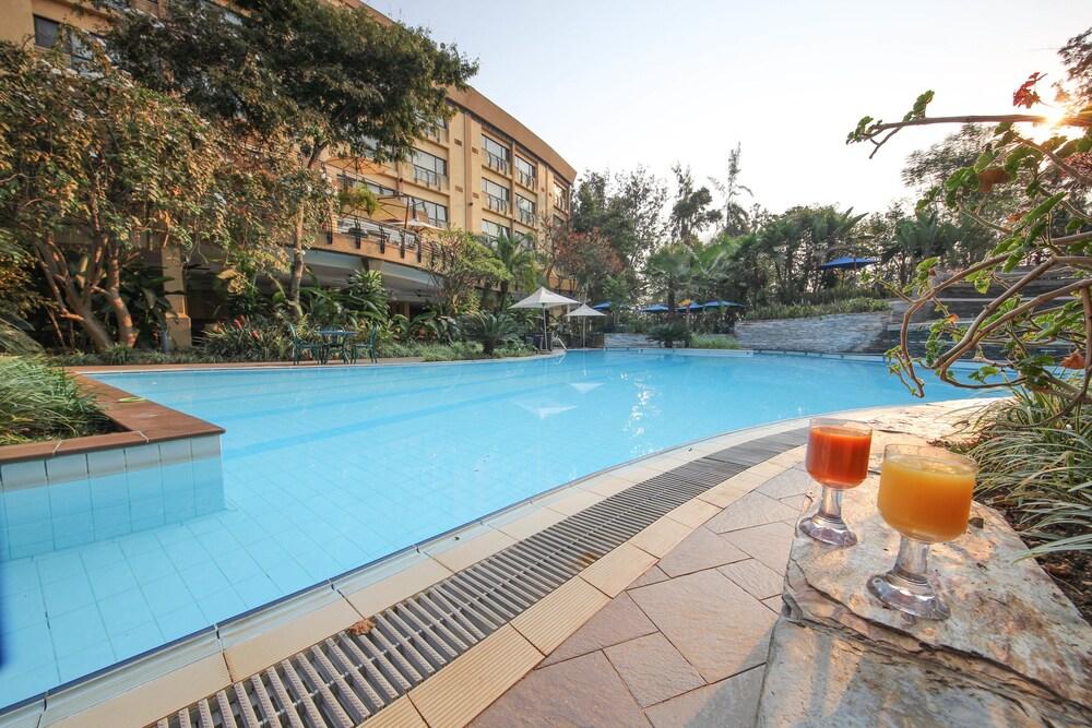 Kigali Serena Hotel Zewnętrze zdjęcie